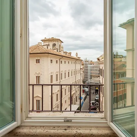 Daplace - White Rooms In Navona