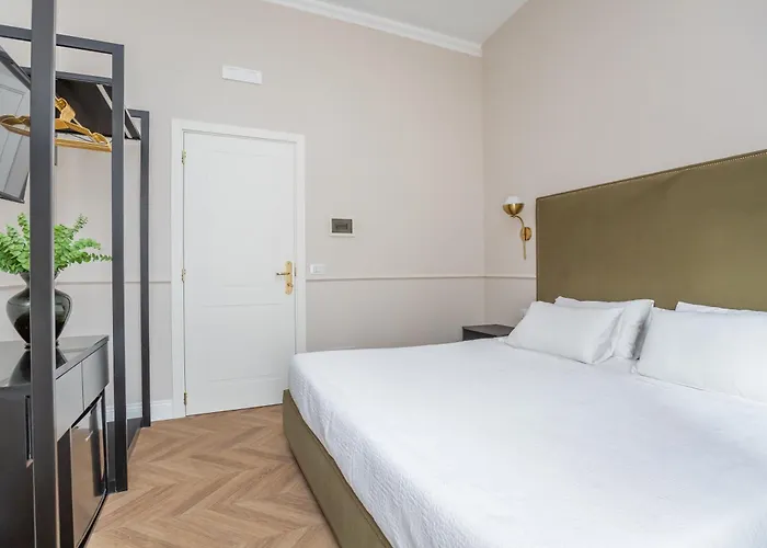 Daplace - White In Navona 4*